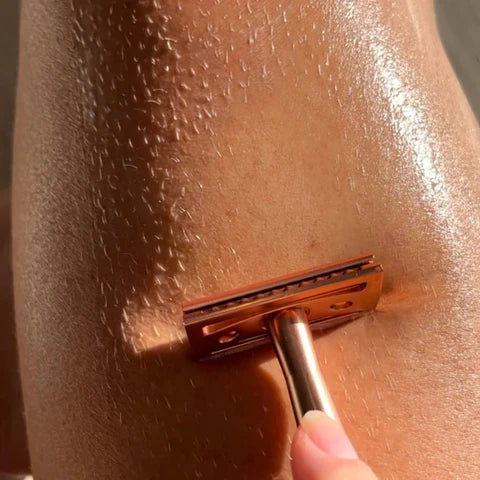 VitaGlint™ Safety Razor